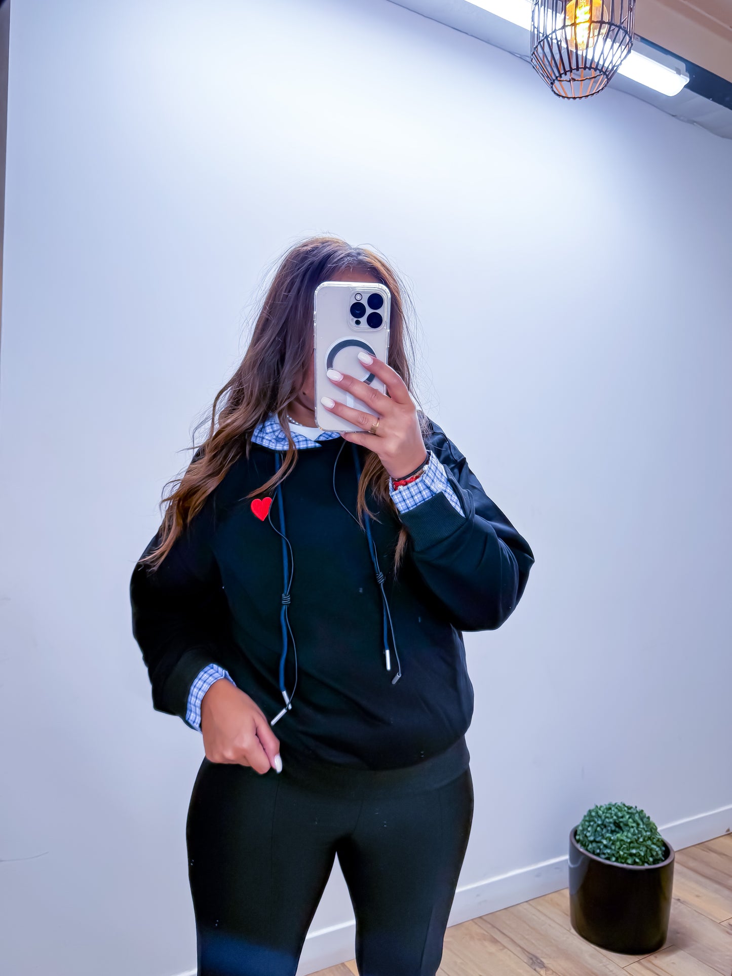 Pull à capuche AMY noir avec chemise intégrée - EXCLUSIVITÉ Mûzâ paris