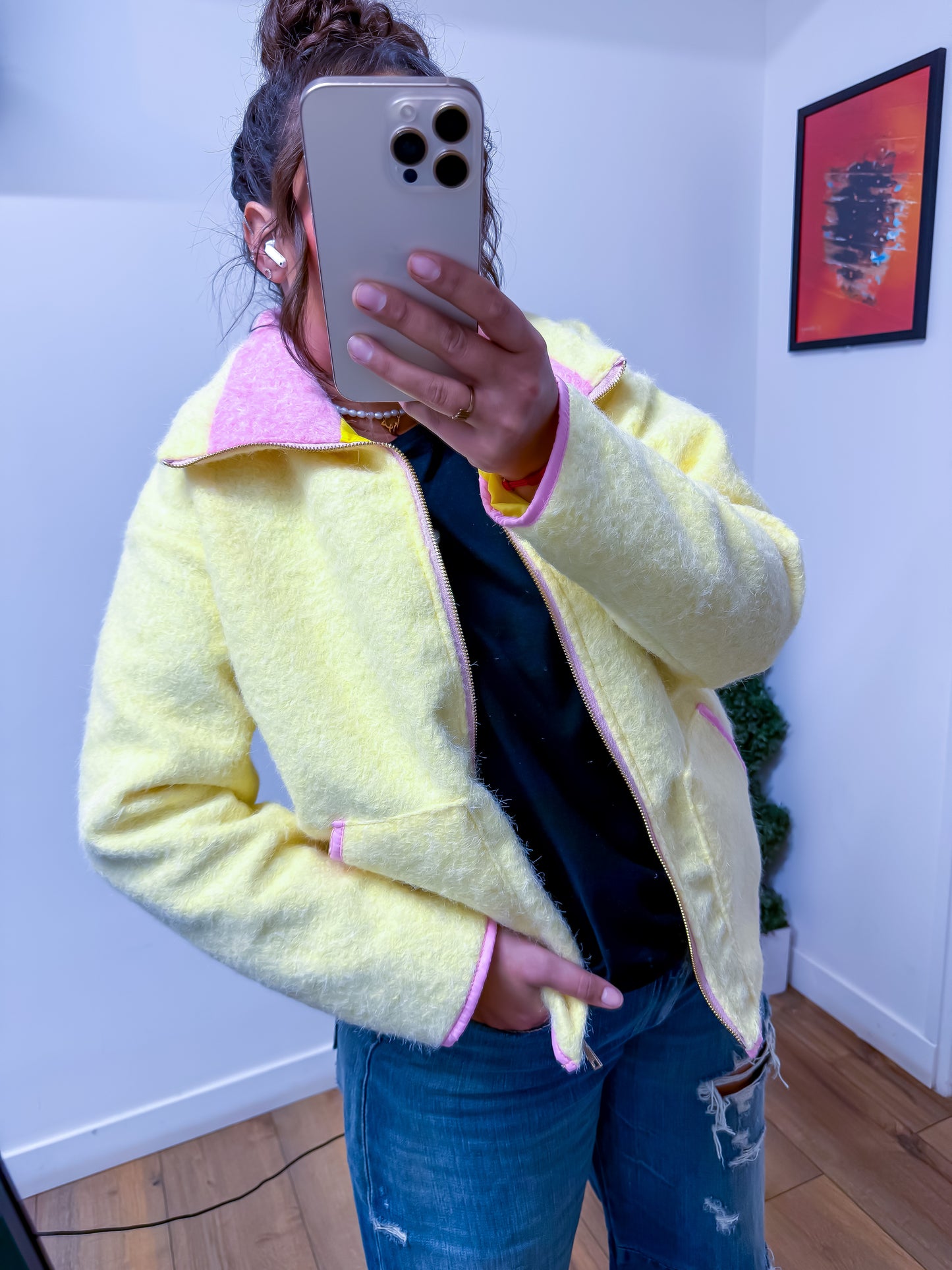 Veste jaune Détails Roses