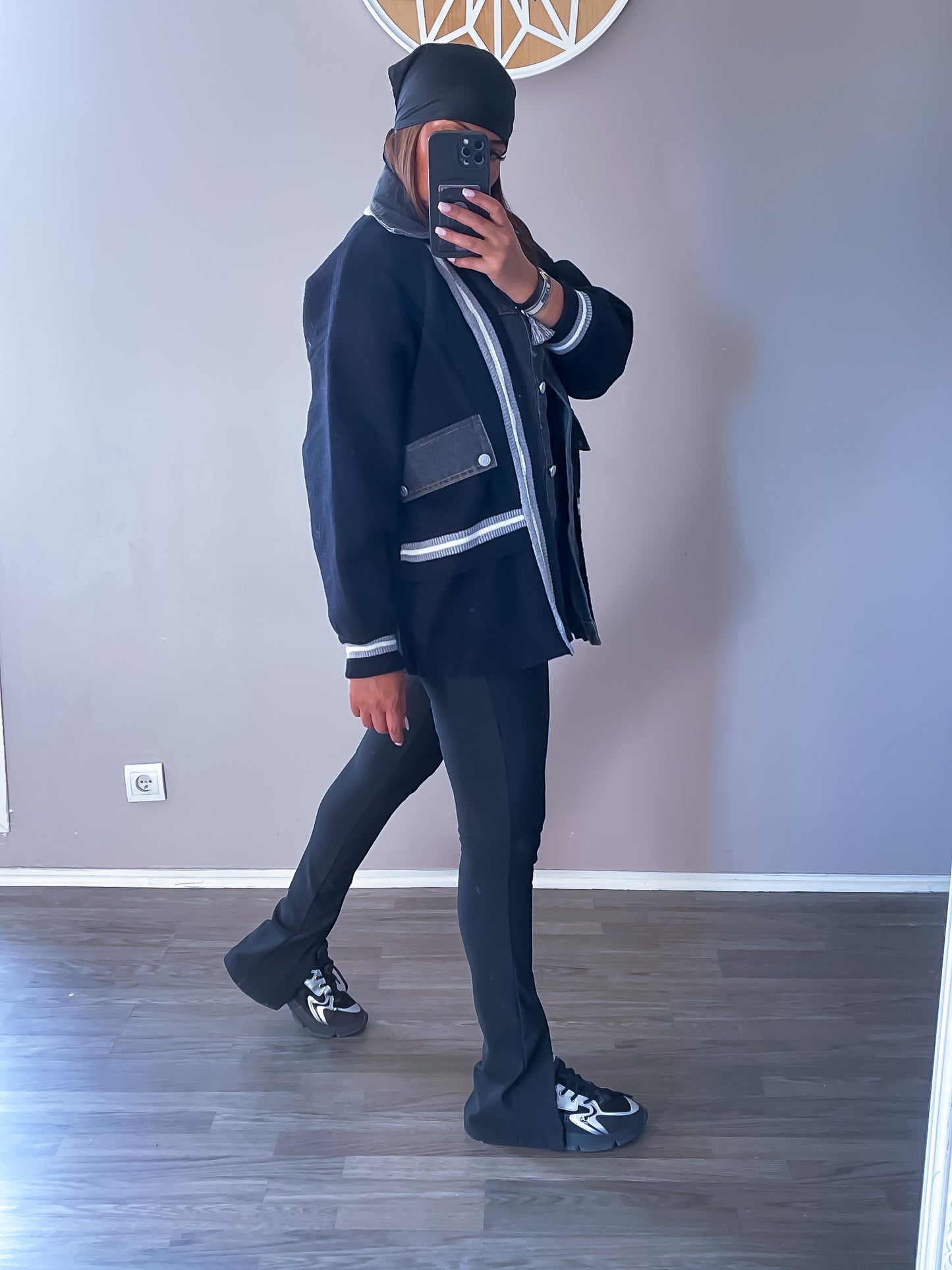 Gilet noir et jean