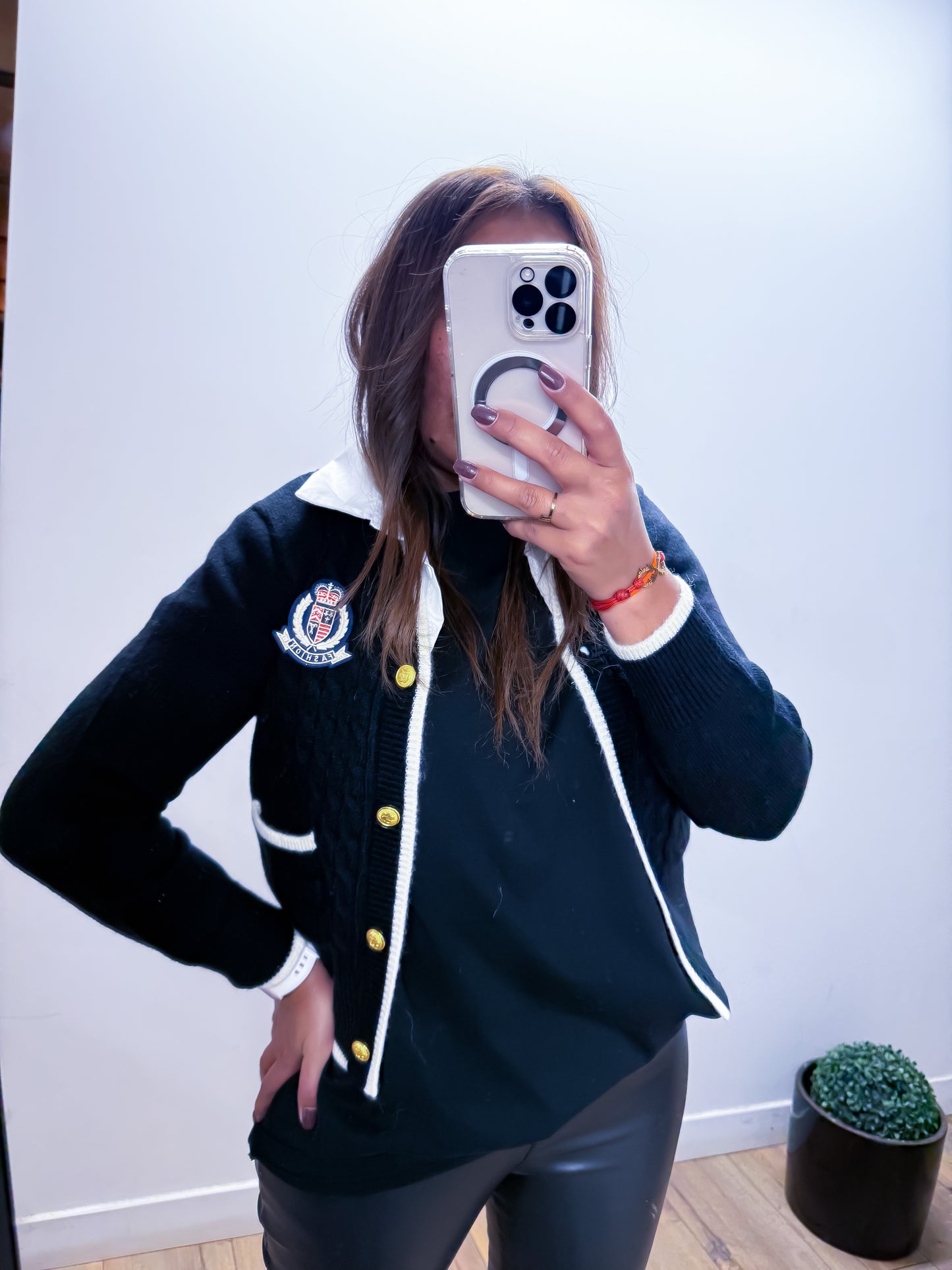 Gilet Laine Noir Col Chemise Blanc -