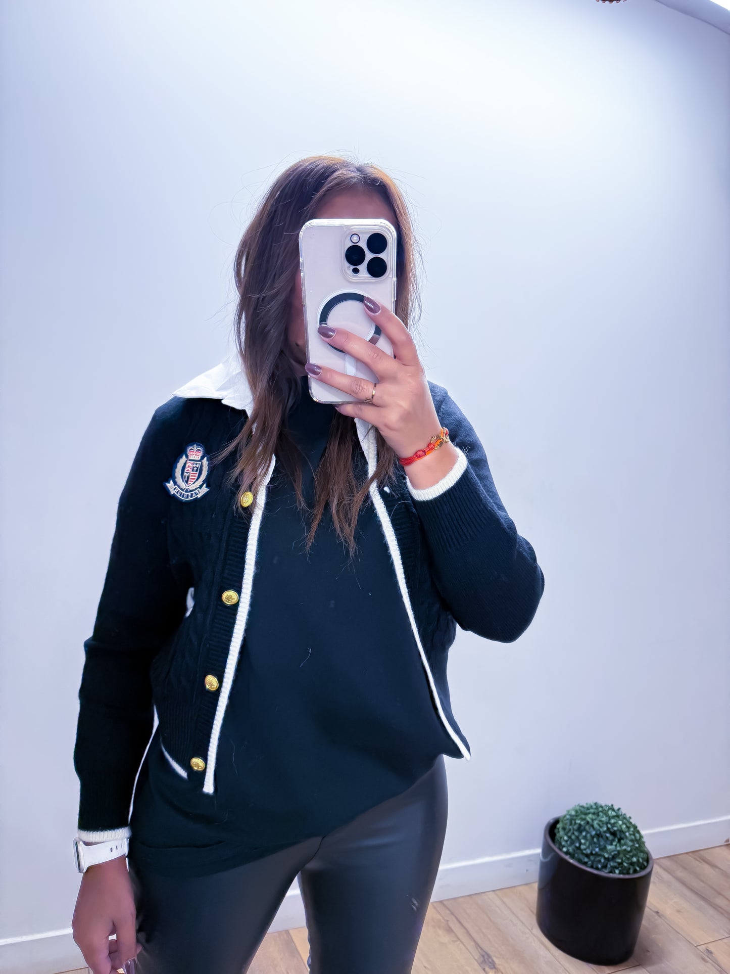 Gilet Laine Noir Col Chemise Blanc -