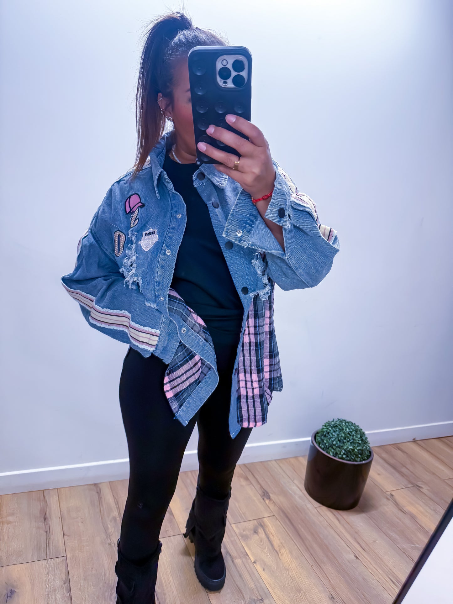 Exclusivité Mûzâ - Veste en Jean avec Badges et Détails Rose