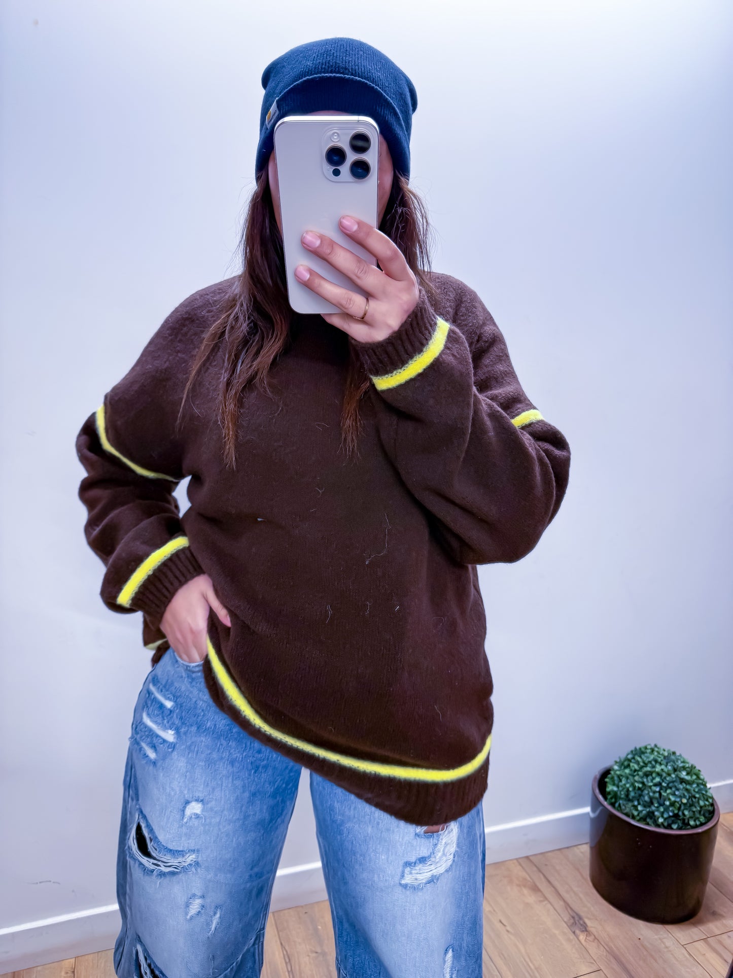 Pull Oversized Marron Contour Jaune