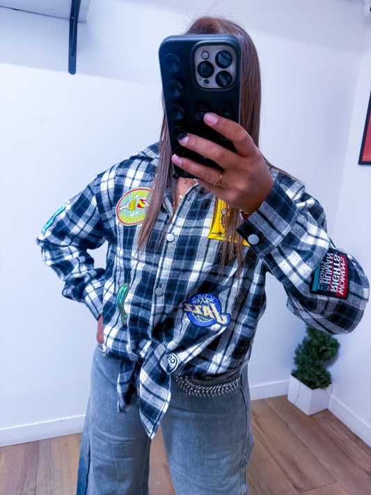 Exclusivité Mûzâ - Chemise à Carreaux avec Badges