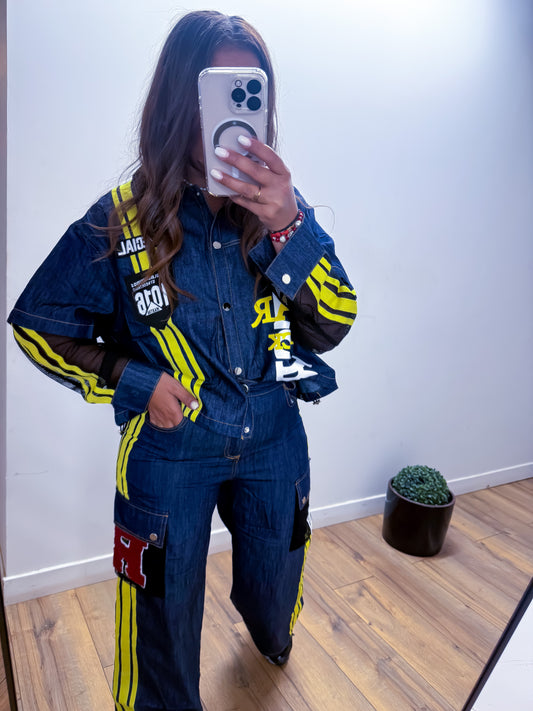 Ensemble en jean avec bandes jaunes et détails streetwear exclusivité Mûzâ