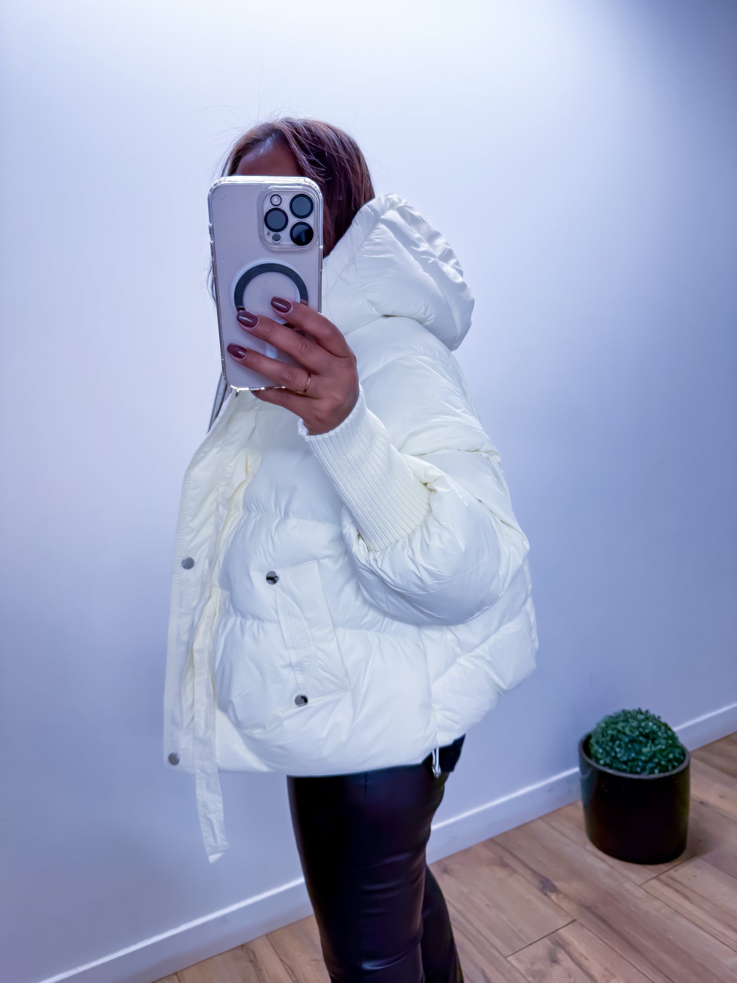 Doudoune courte à capuche blanche - exclusivité Mûzâ -