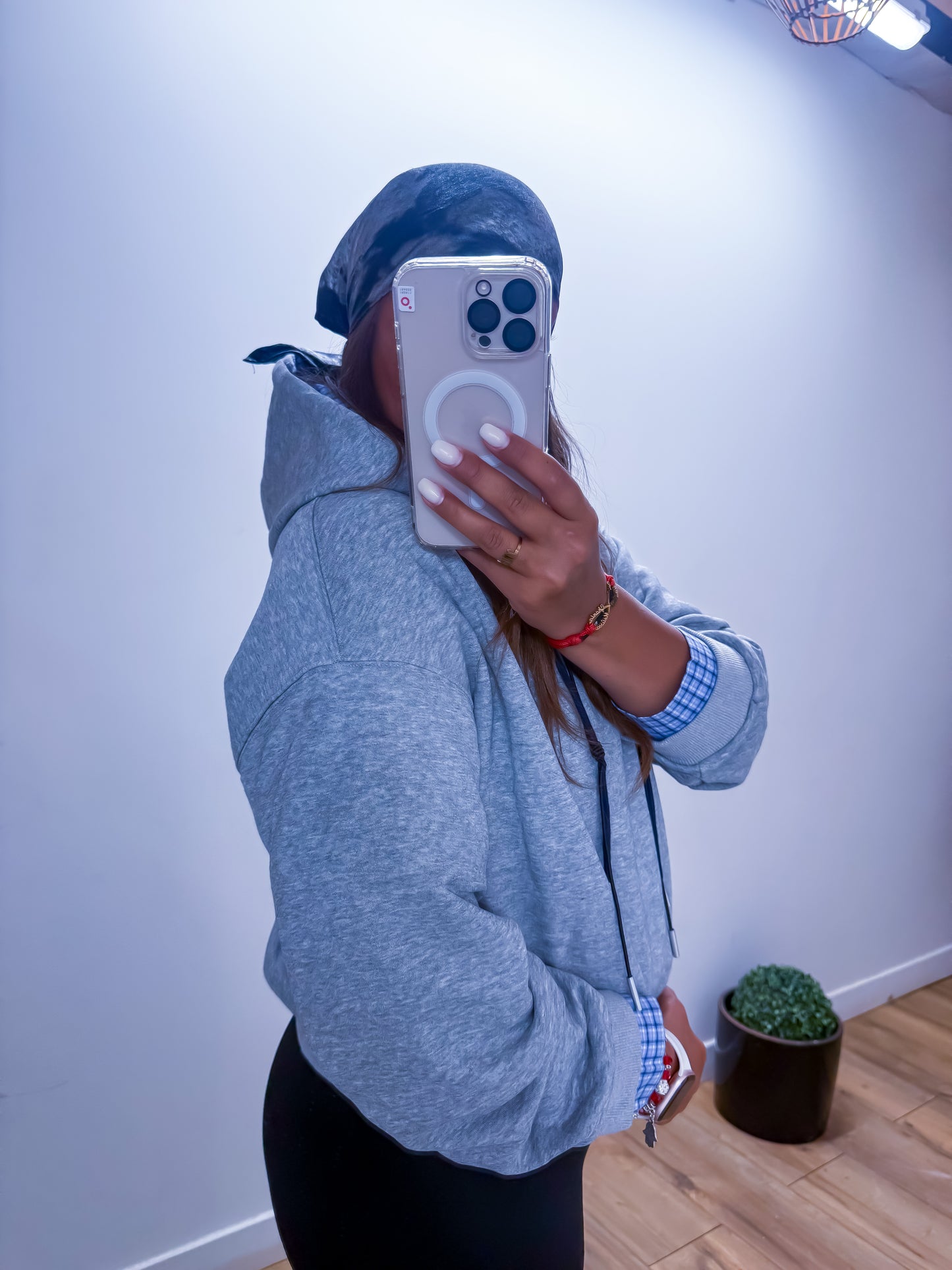 Pull à capuche AMY gris avec chemise intégrée - EXCLUSIVITÉ Mûzâ paris