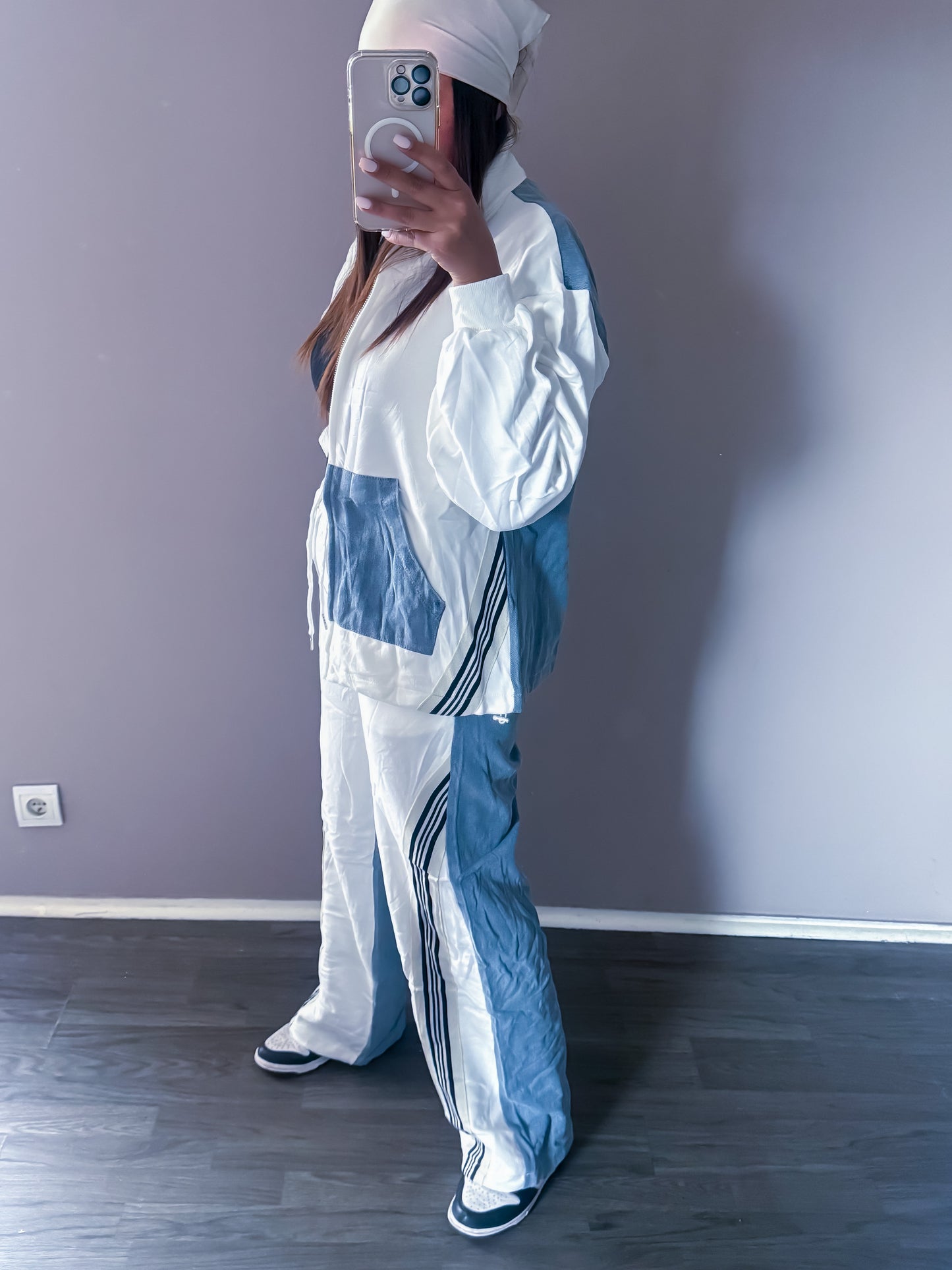 Ensemble Dounia White