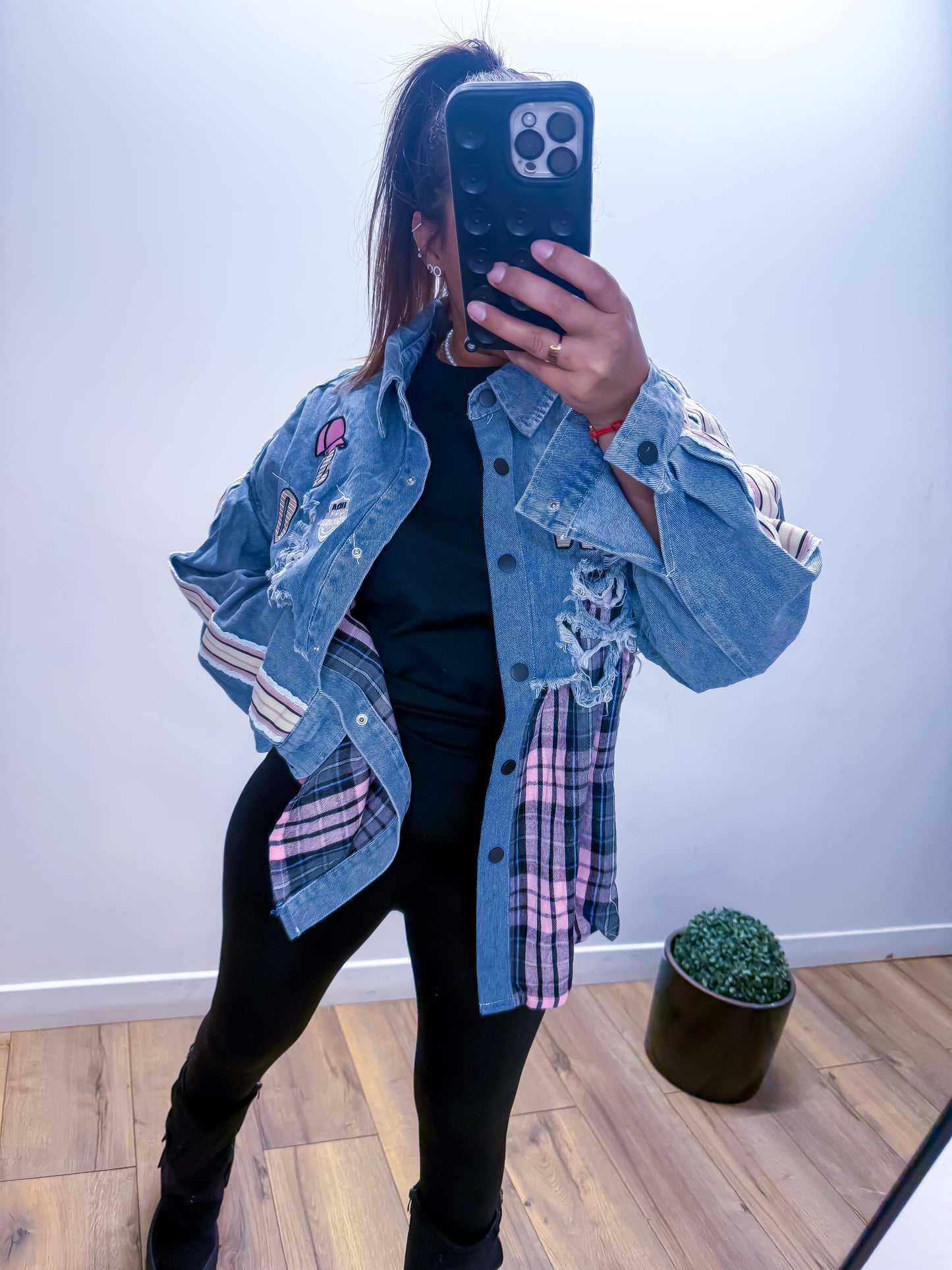 Exclusivité Mûzâ - Veste en Jean avec Badges et Détails Rose