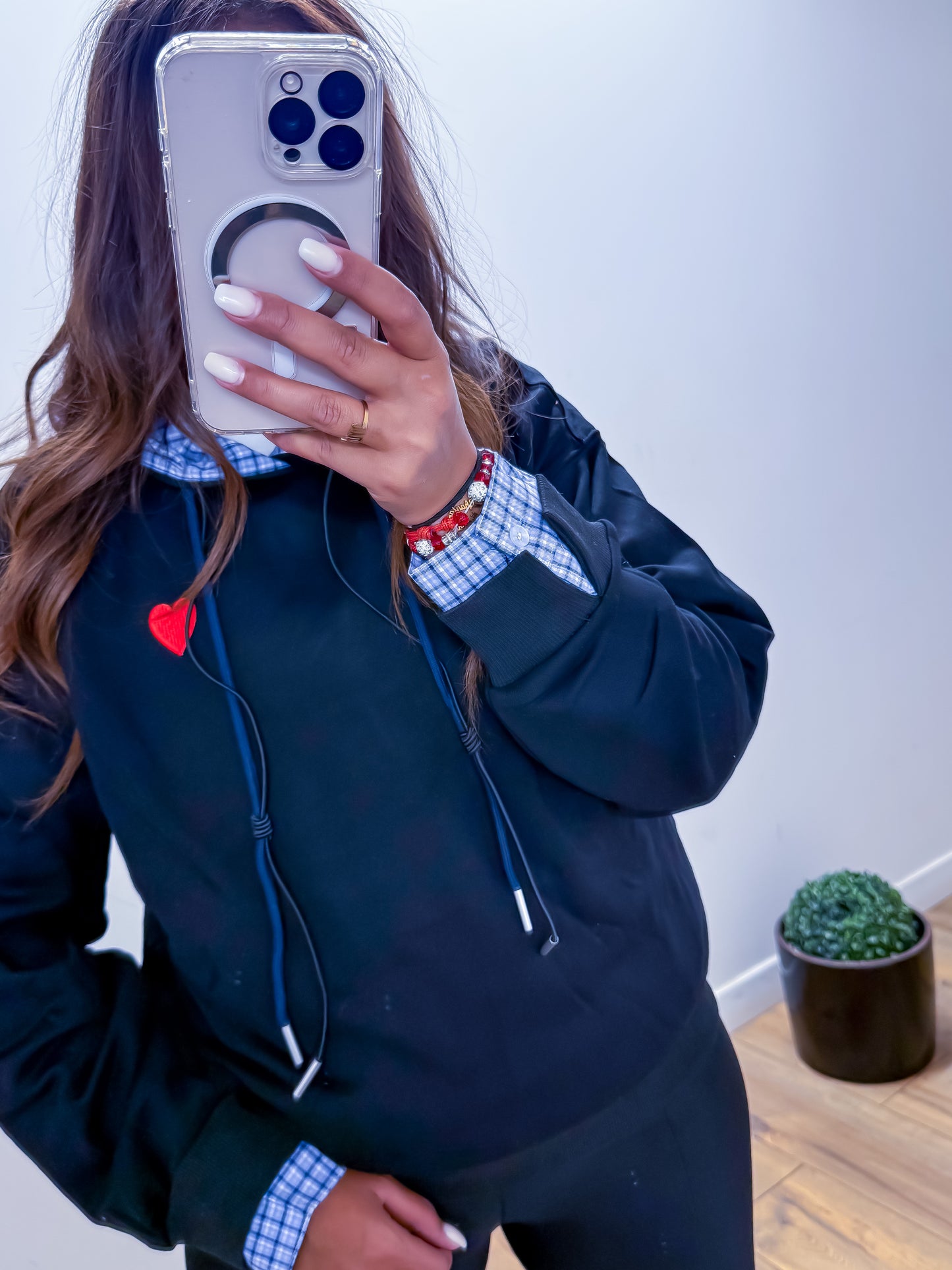 Pull à capuche AMY noir avec chemise intégrée - EXCLUSIVITÉ Mûzâ paris