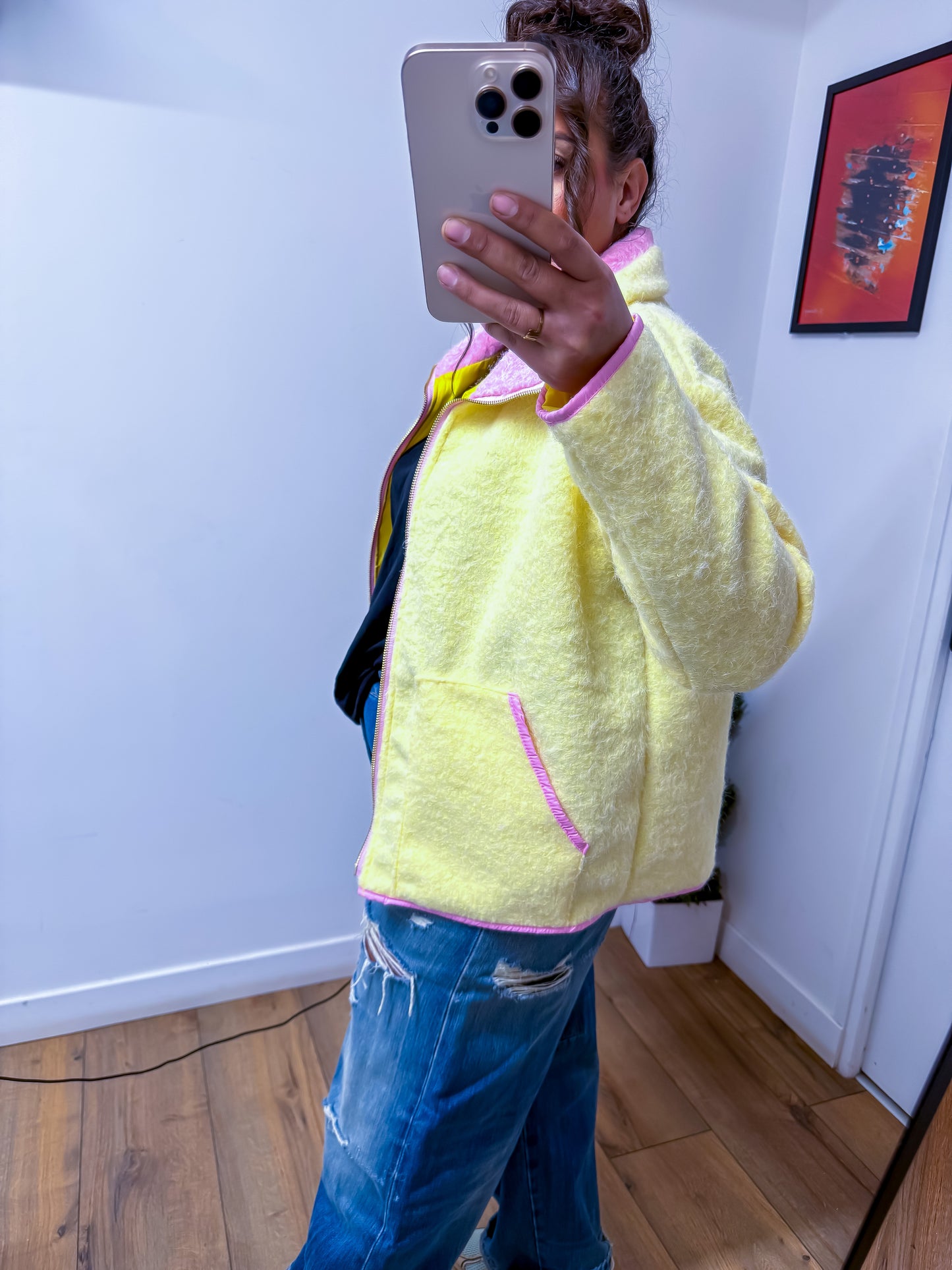 Veste jaune Détails Roses