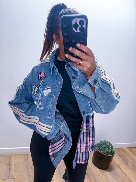 Exclusivité Mûzâ - Veste en Jean avec Badges et Détails Rose
